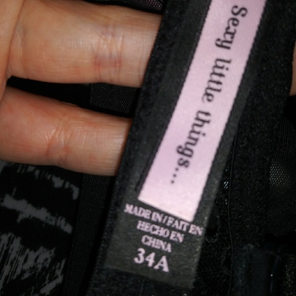 Sexy little thing V.S bra - Picture 2 of 2